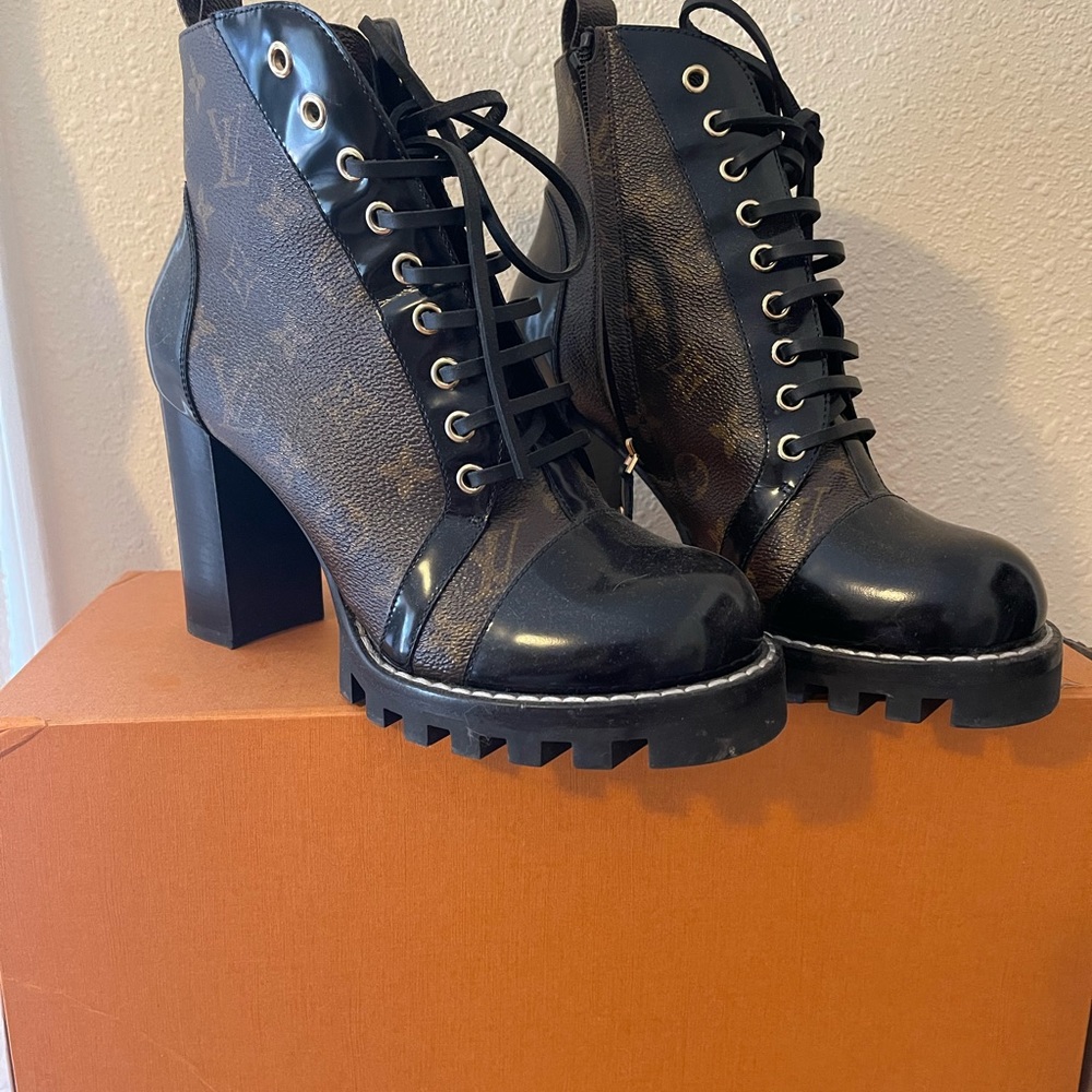 Loui Vuitton boots